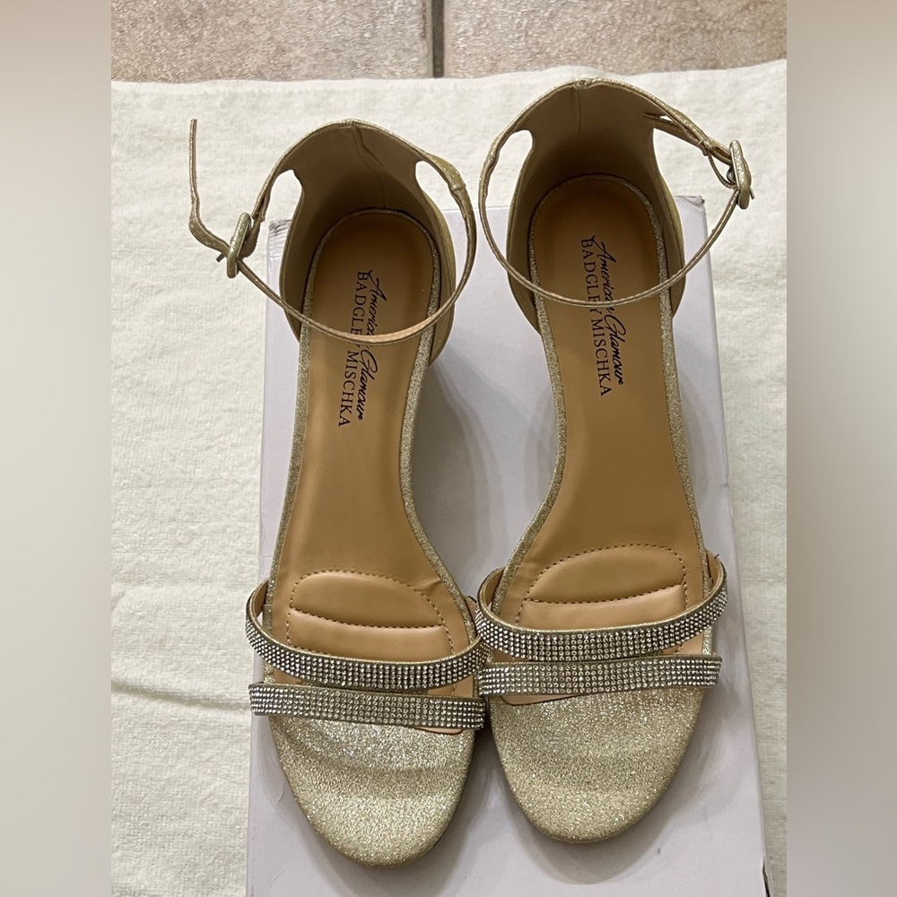 New with box Jewel Badgley Mischka Glittering Gold 2 inches Wedges size 8 - Picture 2 of 3